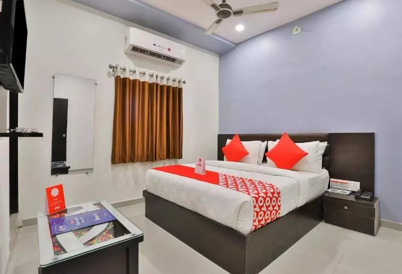 هتل Oyo 16383 Raj Palace
