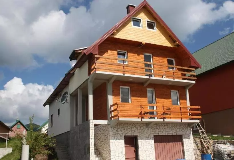تختخواب و صبحانه Apartmani Prisoje