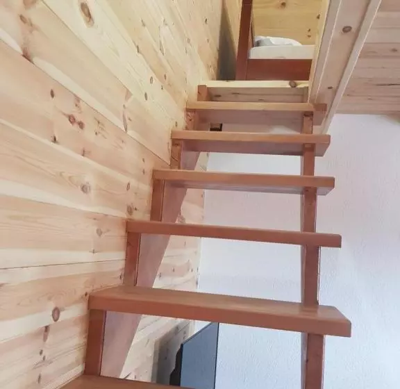 تختخواب و صبحانه Apartmani Prisoje