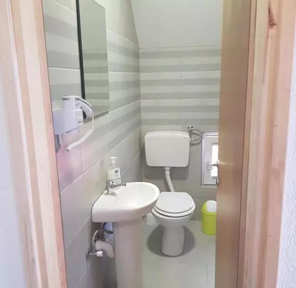 تختخواب و صبحانه Apartmani Prisoje