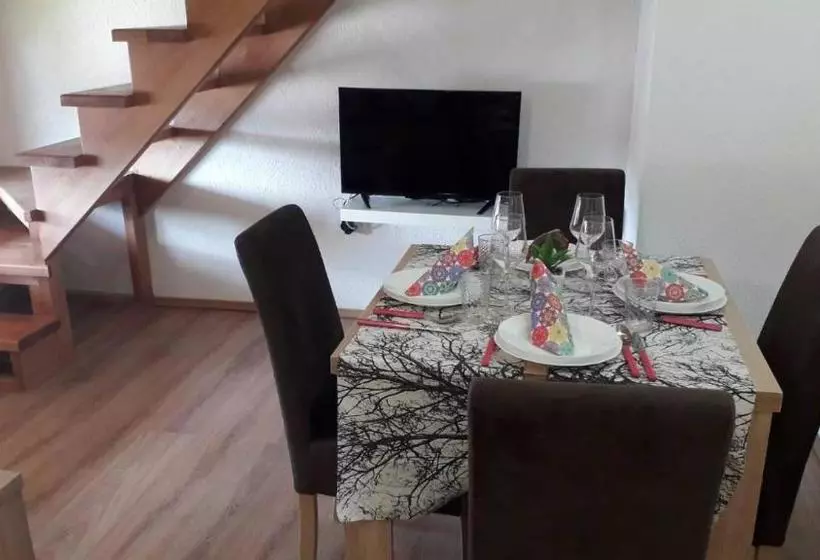 تختخواب و صبحانه Apartmani Prisoje