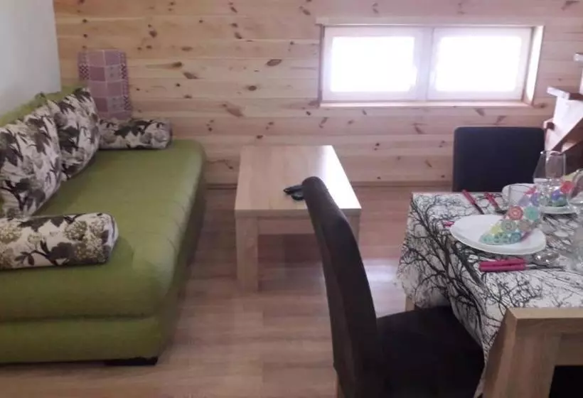 تختخواب و صبحانه Apartmani Prisoje