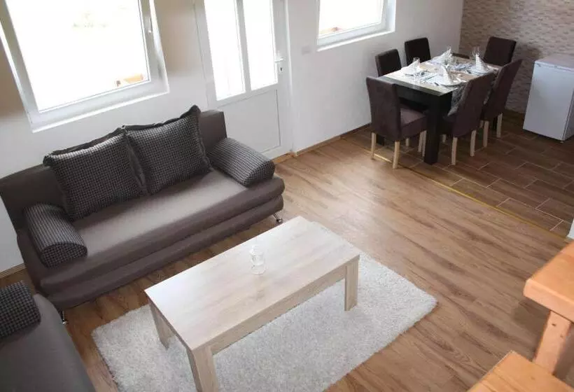 تختخواب و صبحانه Apartmani Prisoje