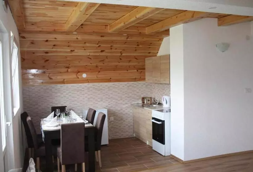 تختخواب و صبحانه Apartmani Prisoje
