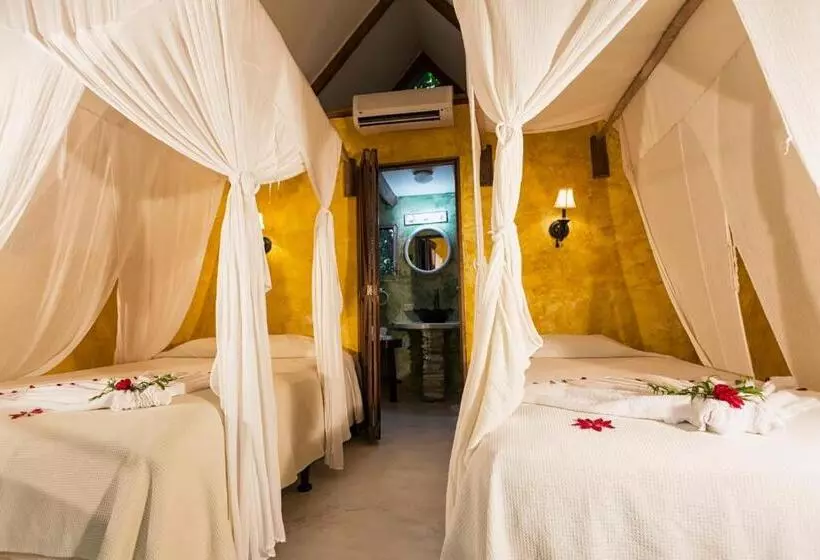 هتل Hacienda Tijax Jungle Logde