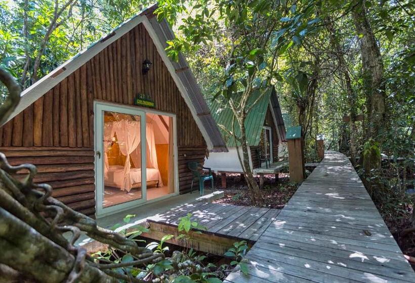 هتل Hacienda Tijax Jungle Logde