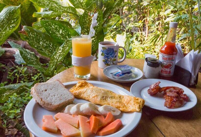 هتل Hacienda Tijax Jungle Logde