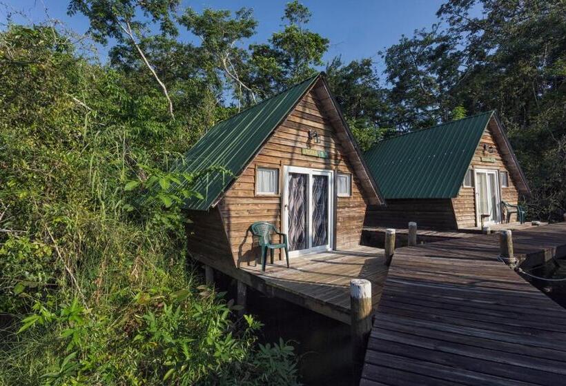 هتل Hacienda Tijax Jungle Logde