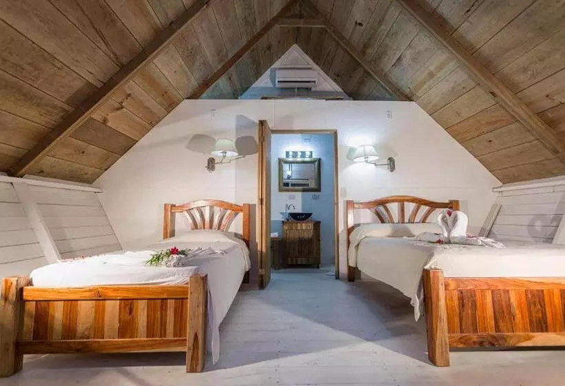 هتل Hacienda Tijax Jungle Logde