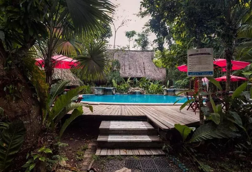 هتل Hacienda Tijax Jungle Logde