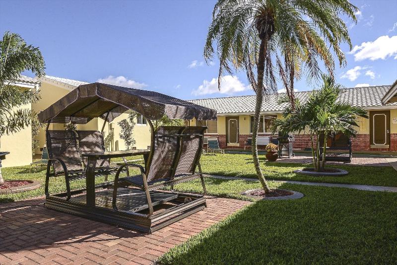 Shell Motel Hollywood