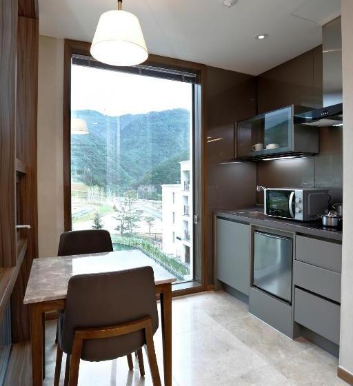 فندق Pine Forest Jeongseon Alpine Resort