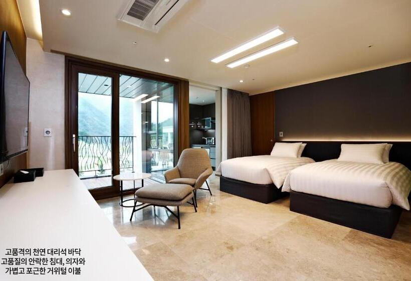 فندق Pine Forest Jeongseon Alpine Resort