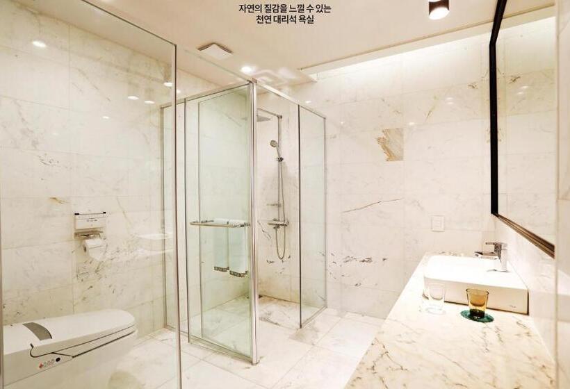 فندق Pine Forest Jeongseon Alpine Resort