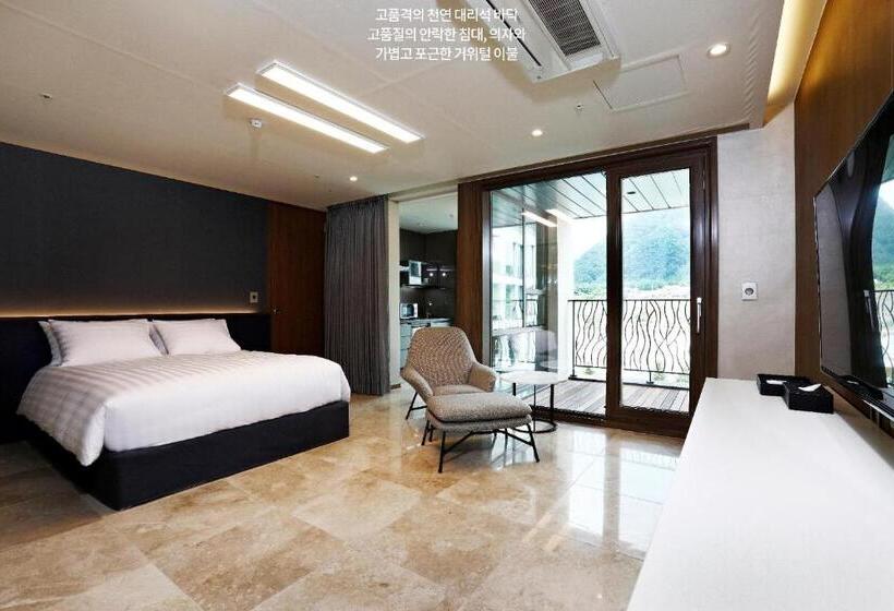 فندق Pine Forest Jeongseon Alpine Resort