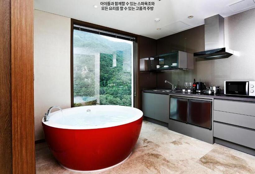 فندق Pine Forest Jeongseon Alpine Resort