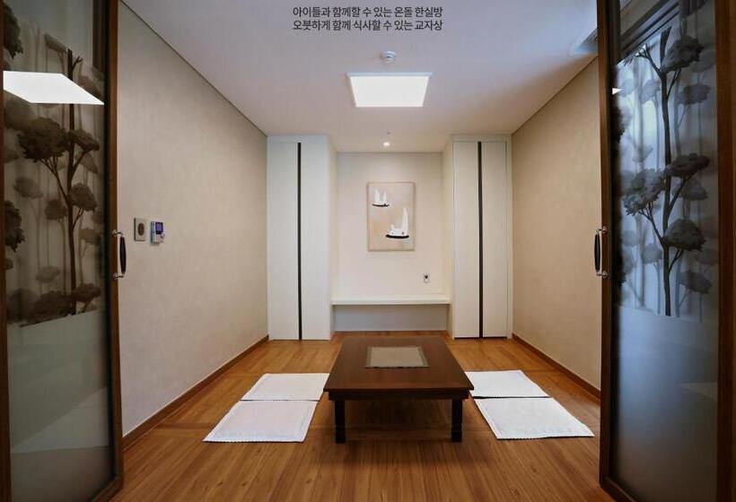 فندق Pine Forest Jeongseon Alpine Resort