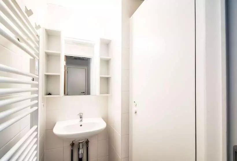 Auberge De Jeunesse Charleroi Youth Hostel