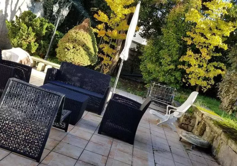 تختخواب و صبحانه La Maison Blanche