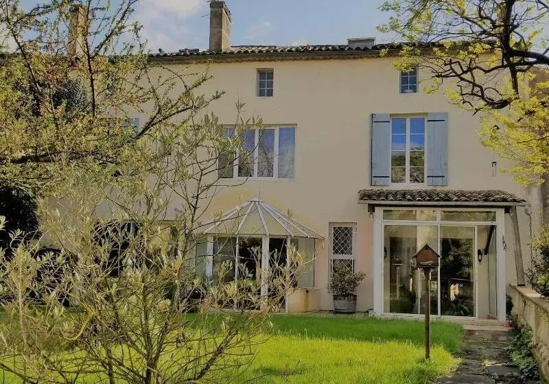 تختخواب و صبحانه La Maison Blanche