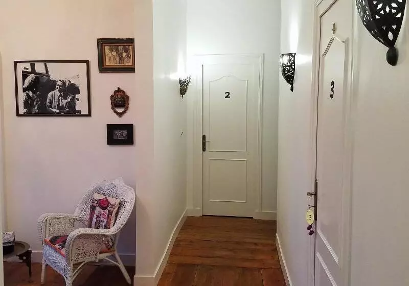 تختخواب و صبحانه La Maison Blanche