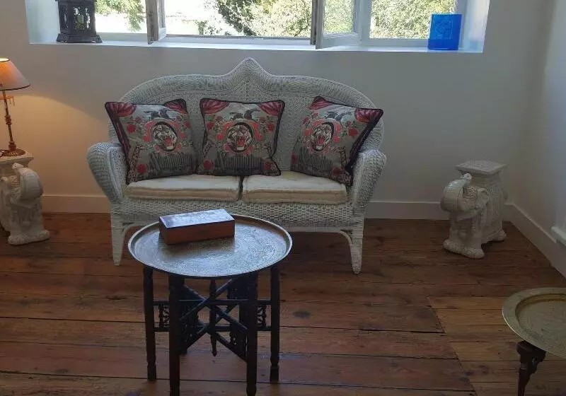 تختخواب و صبحانه La Maison Blanche