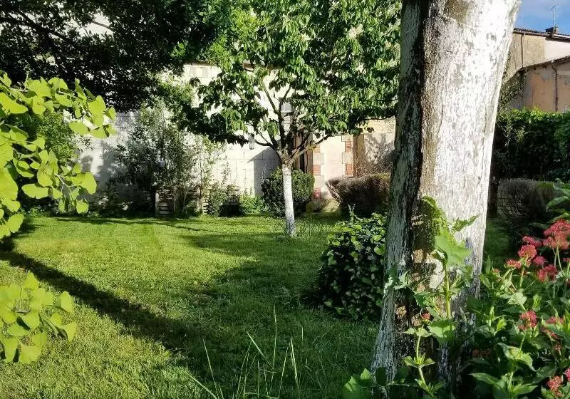 تختخواب و صبحانه La Maison Blanche