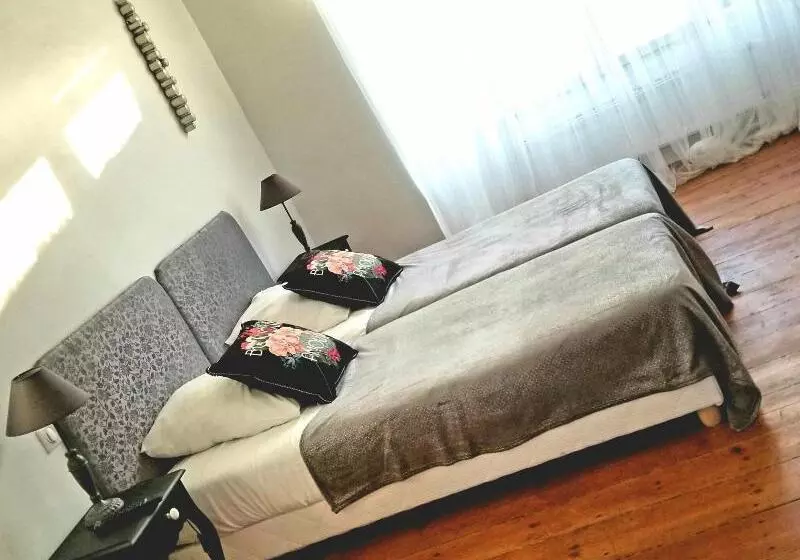 تختخواب و صبحانه La Maison Blanche