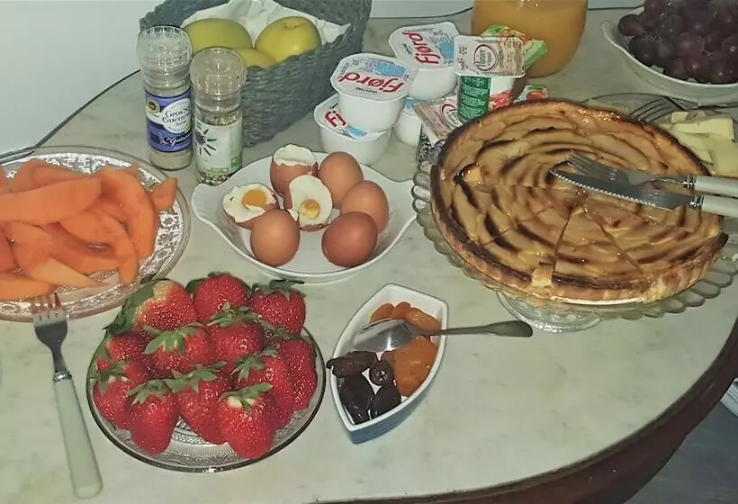 تختخواب و صبحانه La Maison Blanche