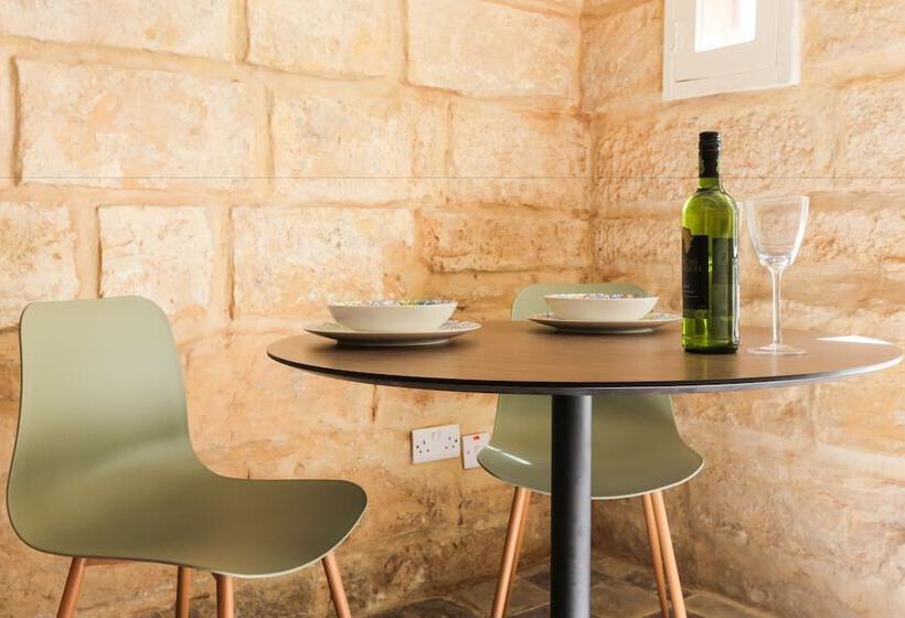 پانسیون House Of Pomegranates