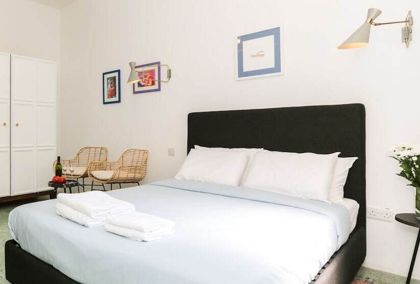 پانسیون House Of Pomegranates