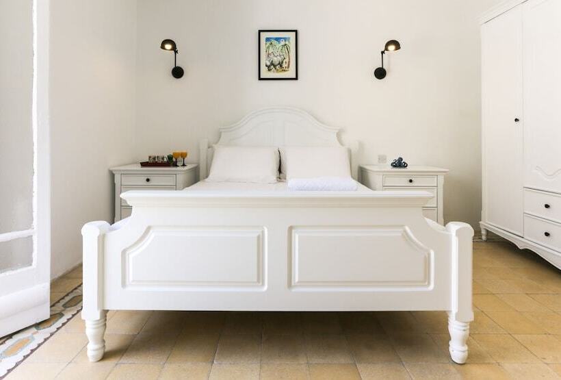 پانسیون House Of Pomegranates