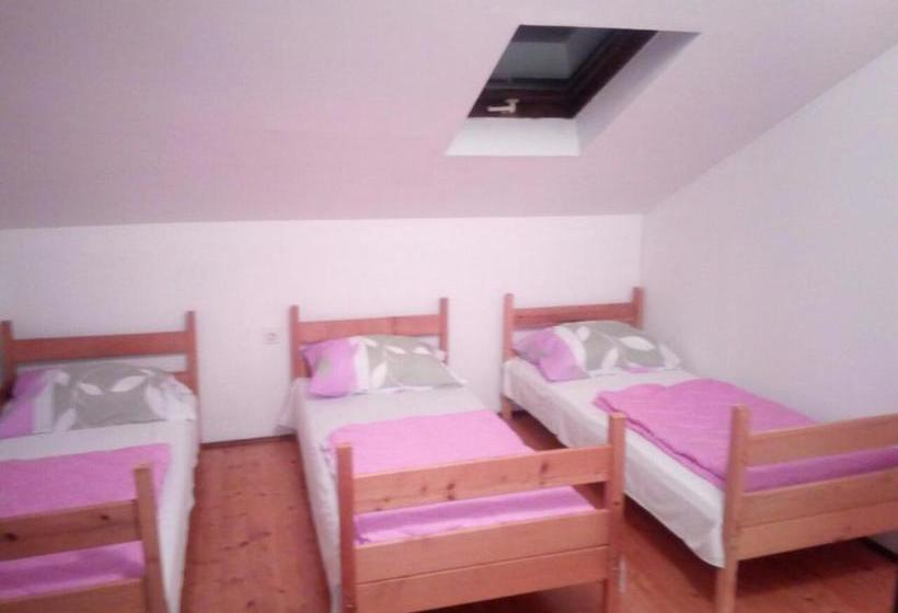 هاستل Kamena ćuprija