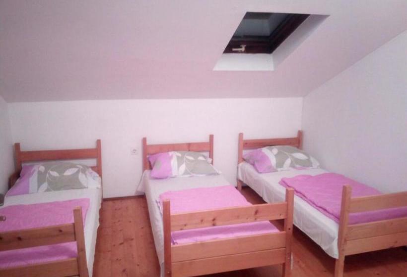 هاستل Kamena ćuprija