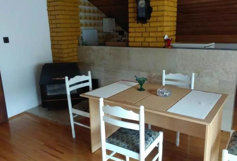 هاستل Kamena ćuprija