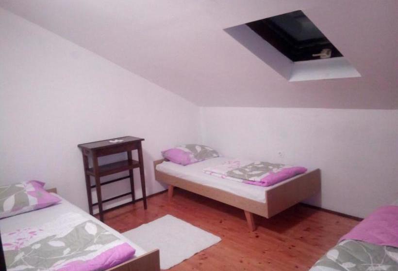 هاستل Kamena ćuprija