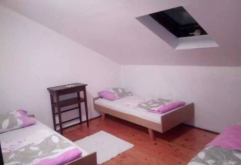 هاستل Kamena ćuprija