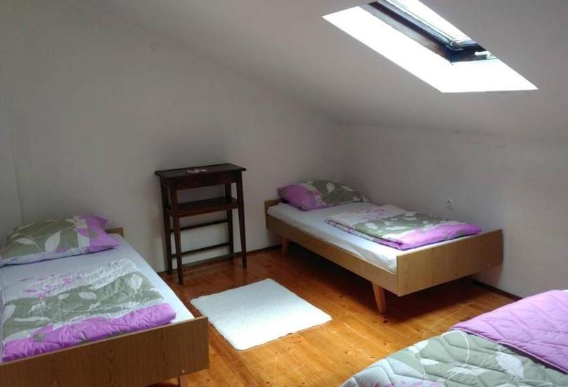 هاستل Kamena ćuprija