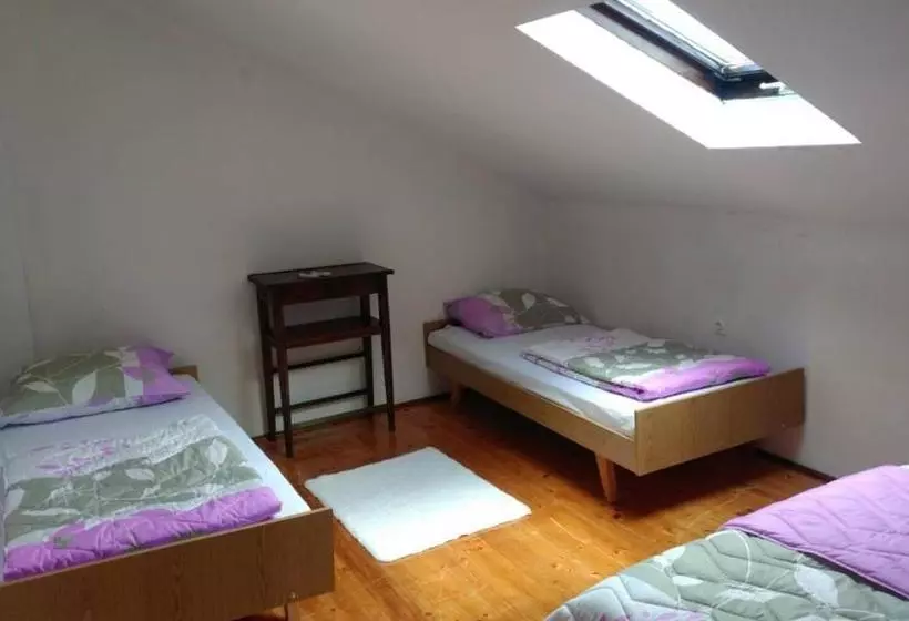 هاستل Kamena ćuprija