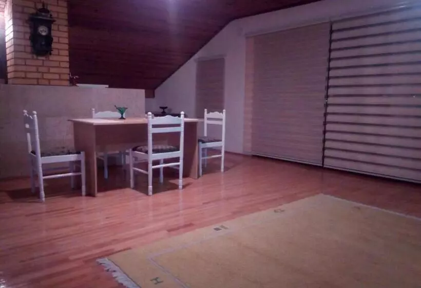 هاستل Kamena ćuprija