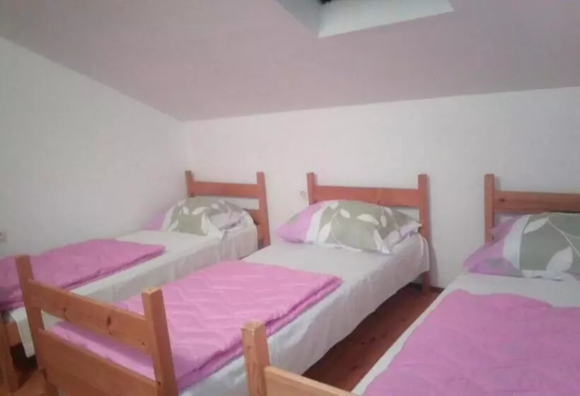 هاستل Kamena ćuprija