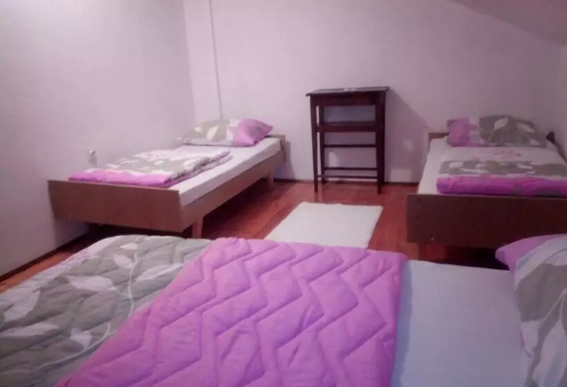 هاستل Kamena ćuprija