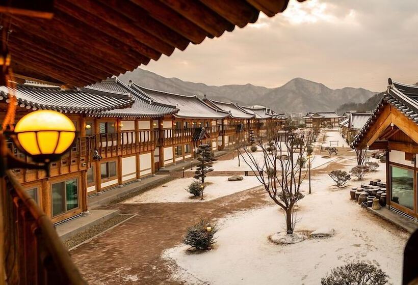 Hotel Jeonju Wangyijimil Hanok
