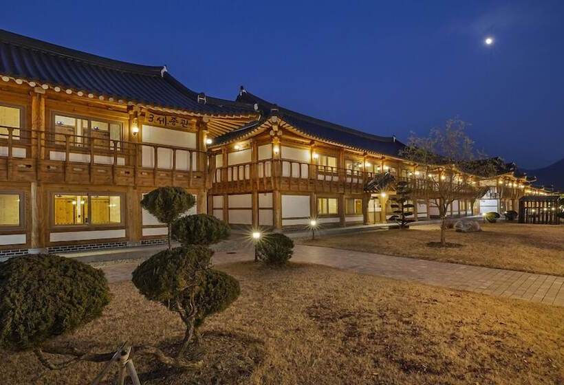 Hotel Jeonju Wangyijimil Hanok