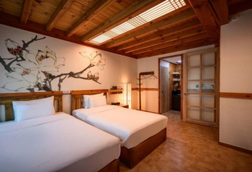 Hotel Jeonju Wangyijimil Hanok
