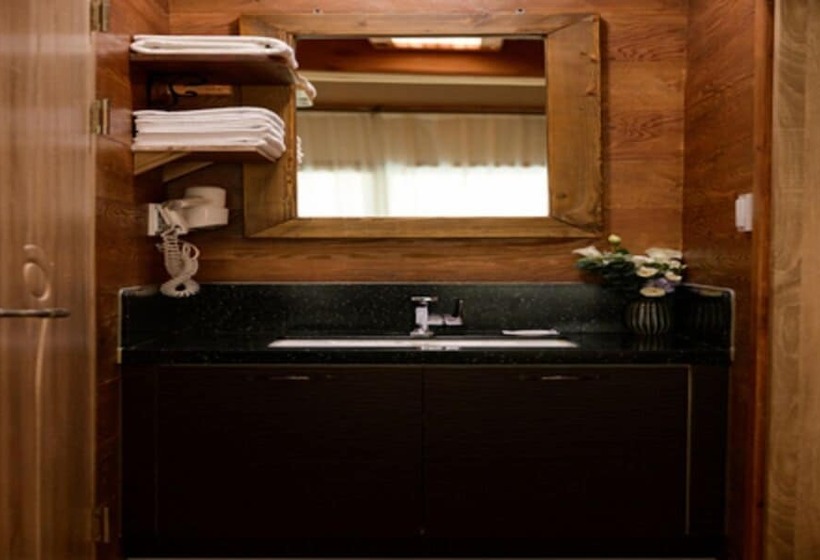 Hotel Jeonju Wangyijimil Hanok