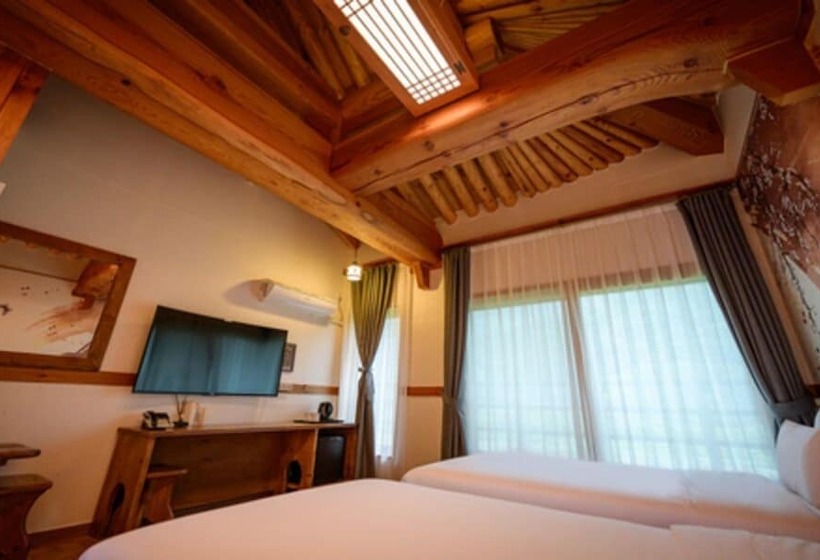 Hotel Jeonju Wangyijimil Hanok