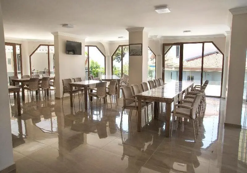 Yasemin Hotel özdere