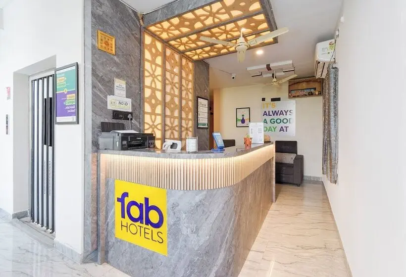 Fabhotel Sp Living Tree