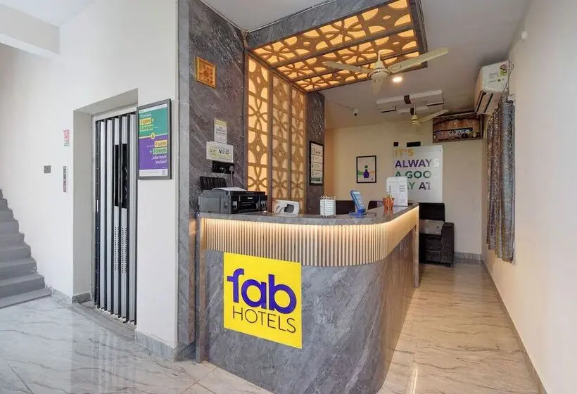 Fabhotel Sp Living Tree